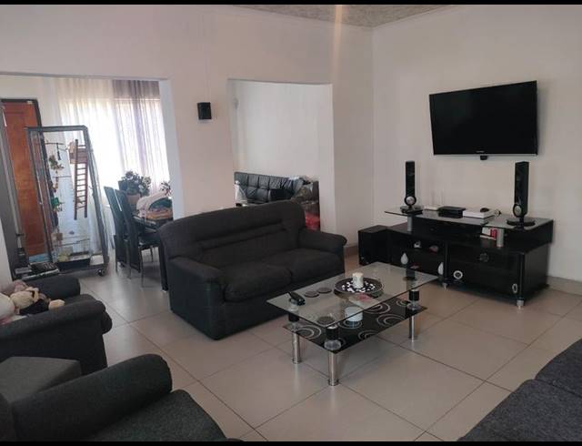 3 BEDROOM HOUSE FOR SALE IN MONTFORD